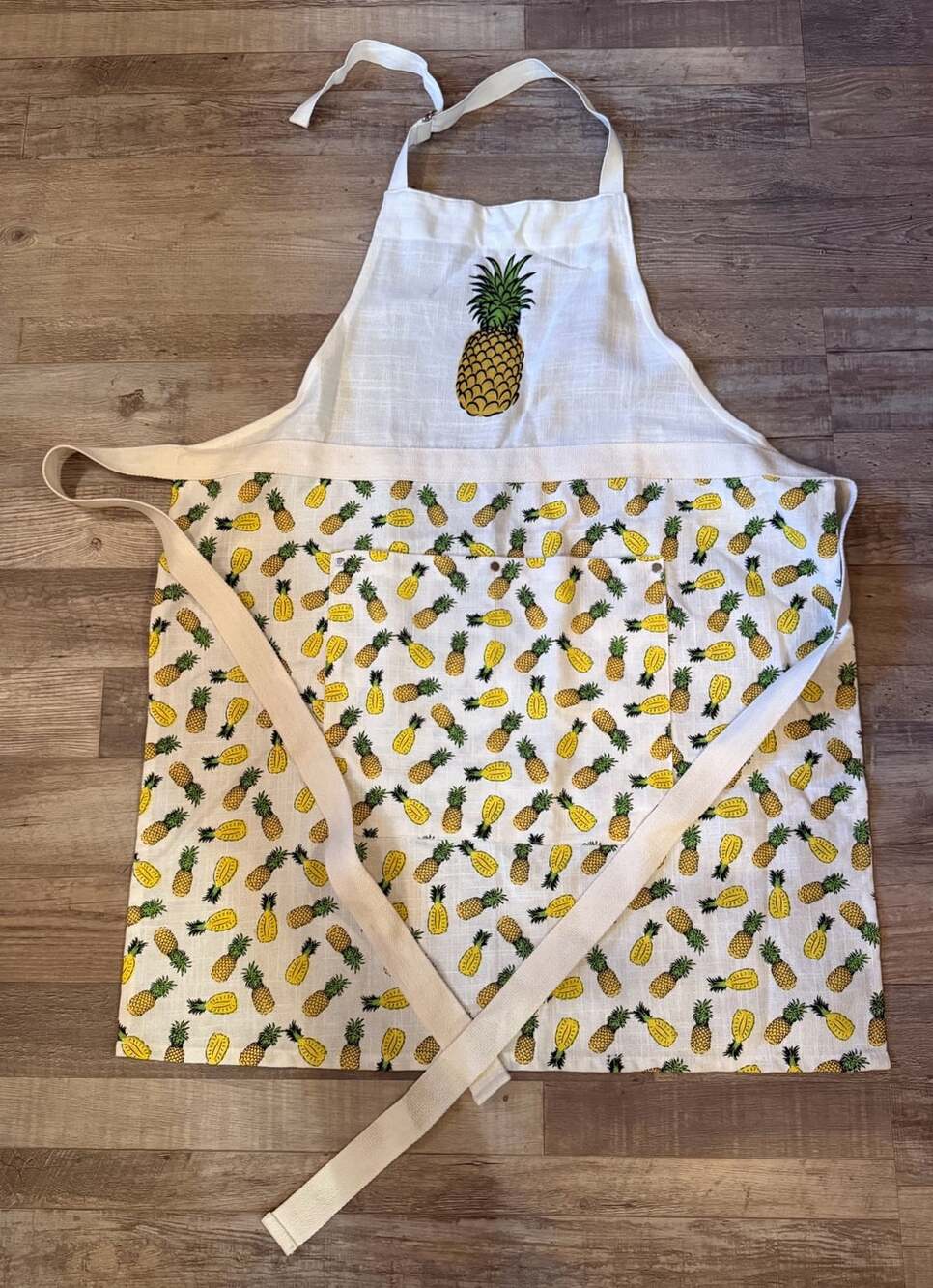 Cynthia Rowley Kitchen Apron Pineapple Print White